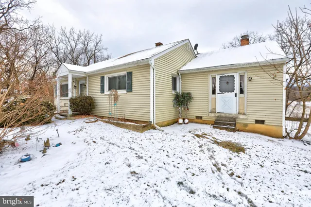 $424,900 | 16819 Woodgrove Road, Round Hill, VA 20141