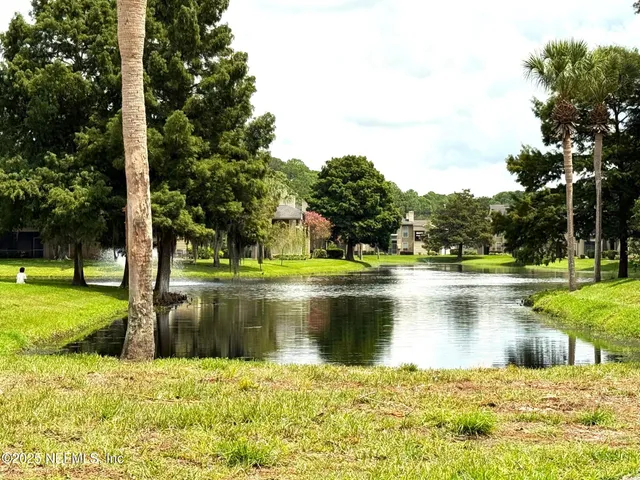 a view of a lake view with a fountain