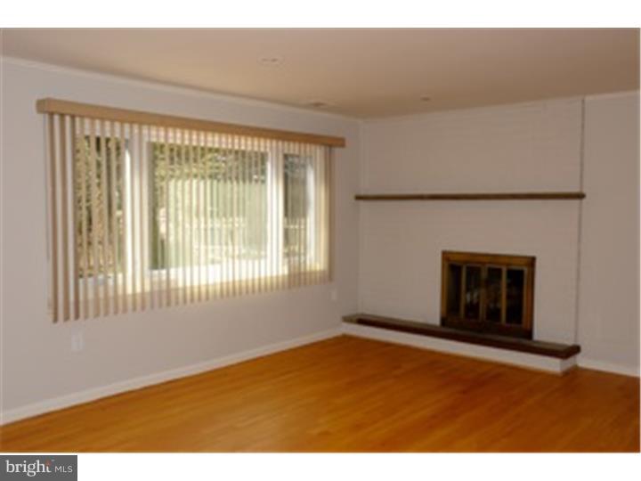 110 Cliffwood Road Philadelphia, PA 19115 - Photo 9 of 24 Family Room