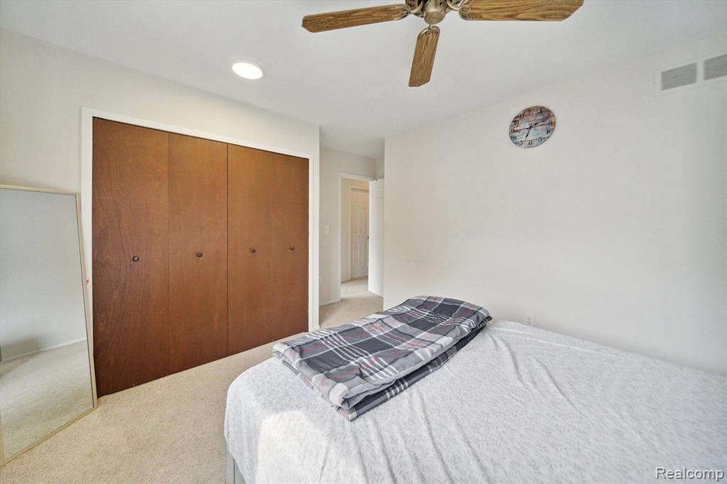 76 Stratford Lane Rochester Hills, MI 48309 - Photo 23 of 38