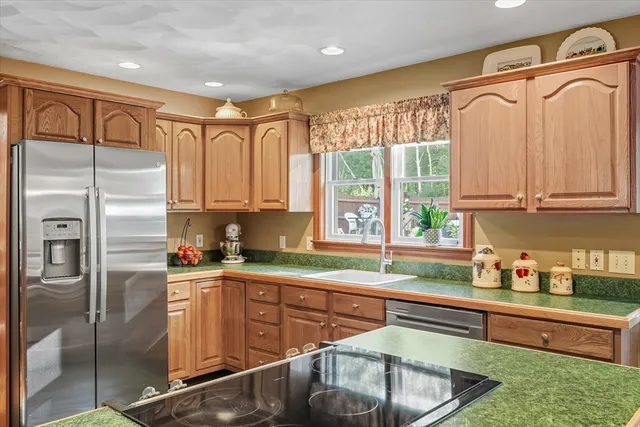 $899,900 | 325 Den Quarry Road, Lynn, MA 01904