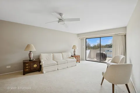 $275,000 | 3300 North Carriageway Drive, Unit 320, Arlington Heights, IL 60004