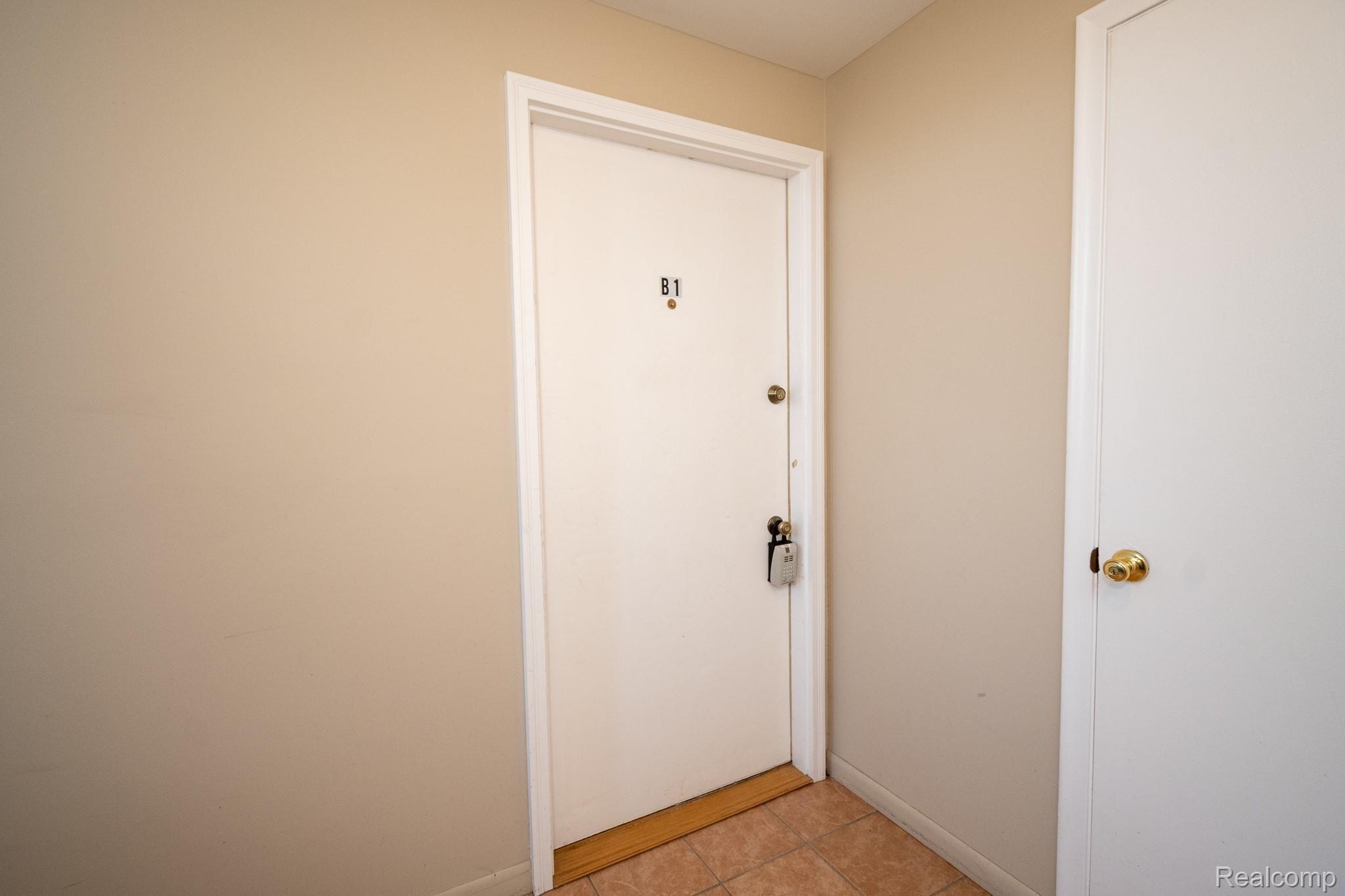 409 West Highland Road, Unit B1 Howell, MI 48843 - Photo 6 of 26 DSC_0679.jpg