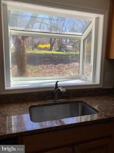 288 Devonshire Road Devon, PA 19333 - Photo 14 of 46 Kitchen Bay Plant Window