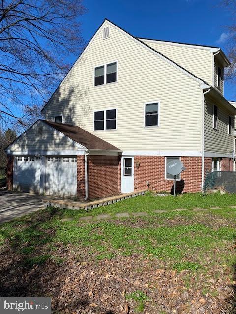 288 Devonshire Road Devon, PA 19333 - Photo 4 of 46 Side View with Garages