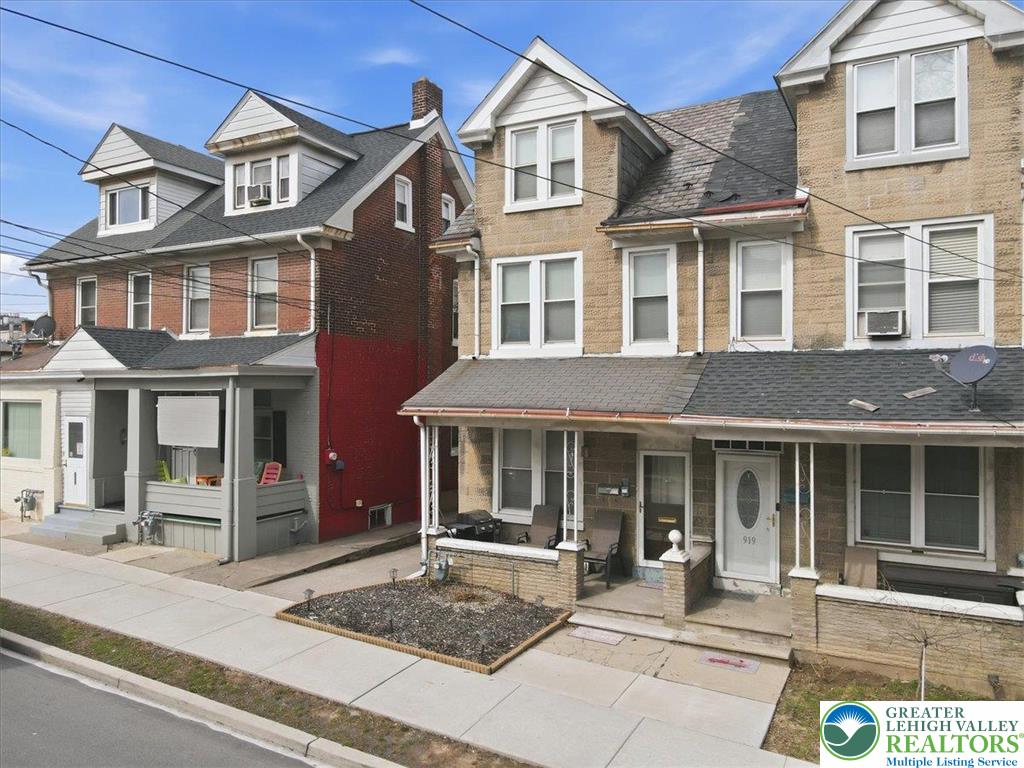 921 Broadway Fountain Hill, PA 18015 - Photo 4 of 93