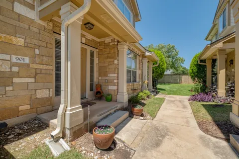 $265,000 | 16100 South Great Oaks Drive, Unit 901, Round Rock, TX 78681