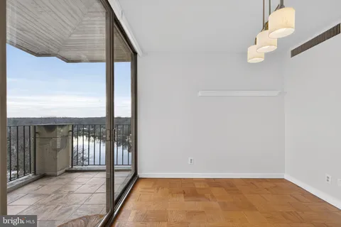 $325,000 | 11400 Washington Plaza West, Unit 1303, Reston, VA 20190