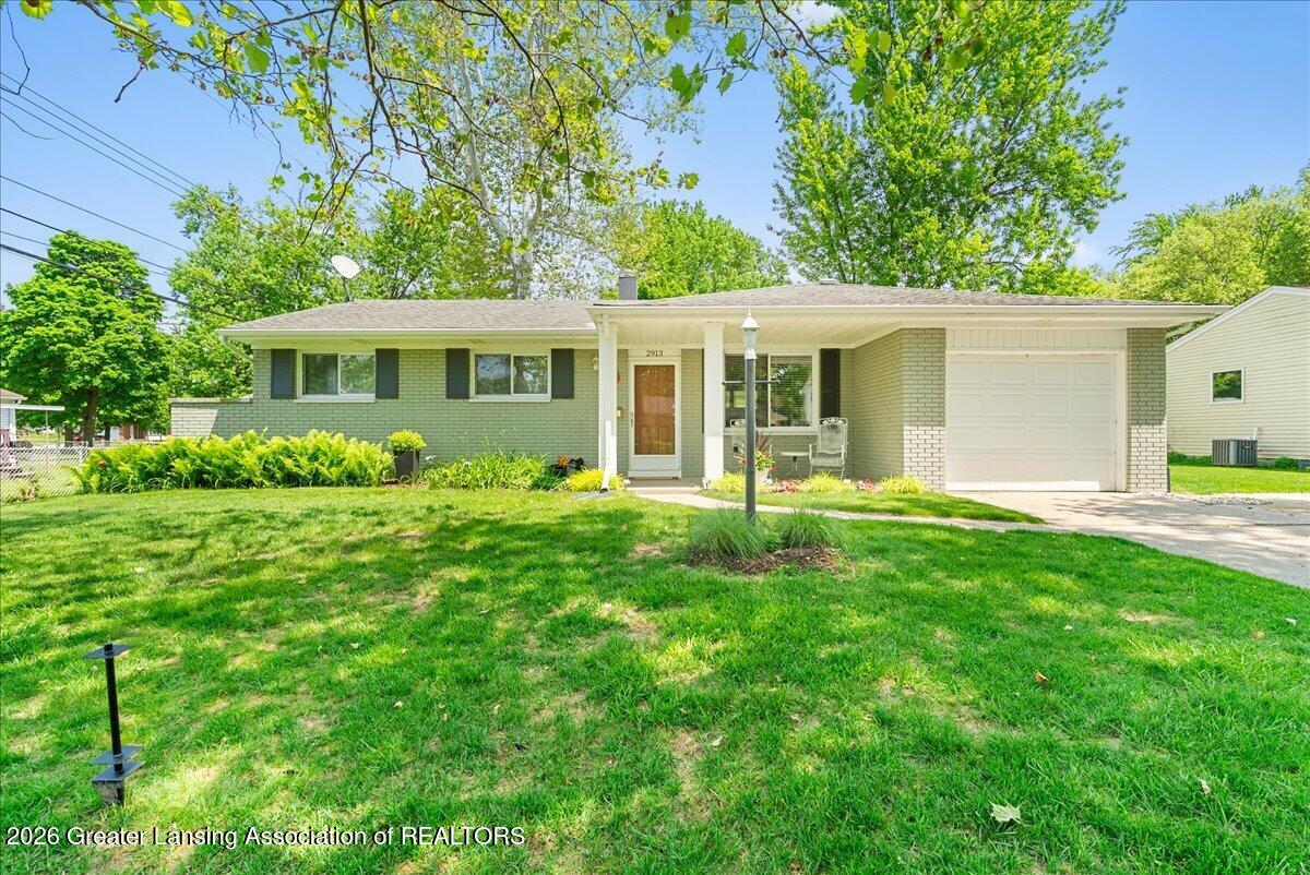 2913 Quincy Lane Lansing, MI 48910 - Photo 2 of 36 02-Media Jett - 05