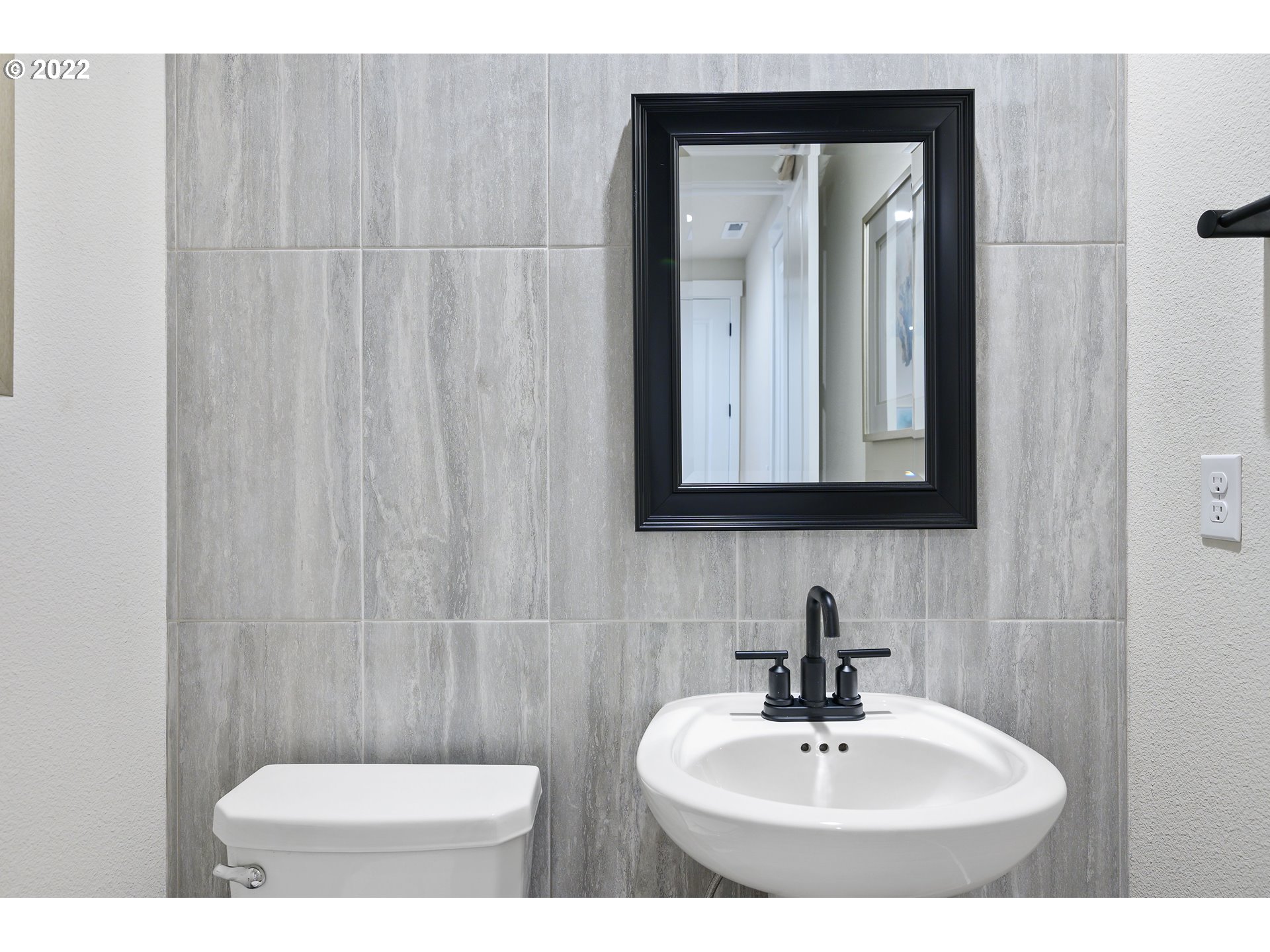 8521 North 5th Street, Unit LT 3 Ridgefield, WA 98642 - Photo 21 of 32 a bathroom with a toilet a sink and mirror