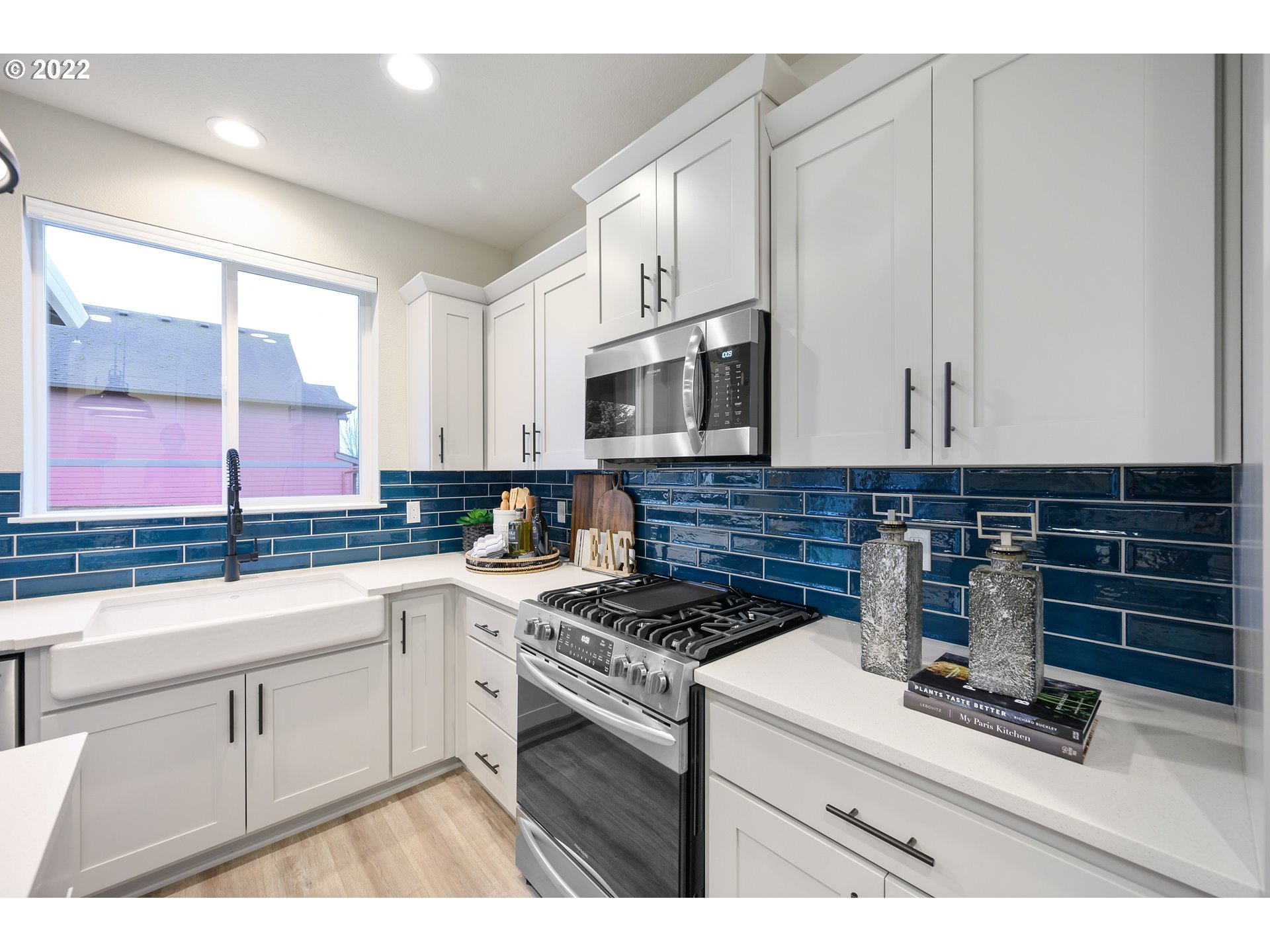 8521 North 5th Street, Unit LT 3 Ridgefield, WA 98642 - Photo 9 of 32 a kitchen with appliances a sink and cabinets
