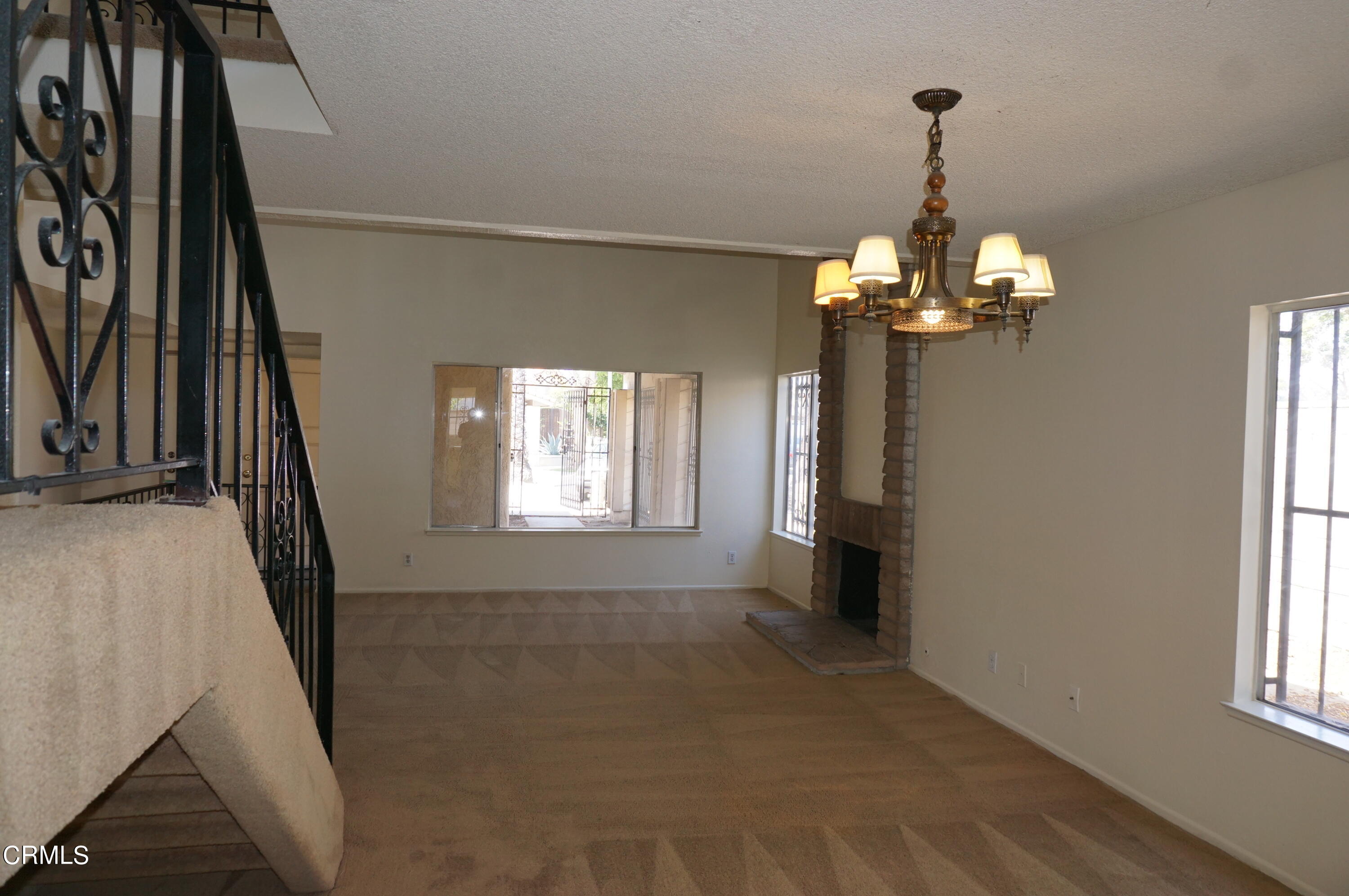 1500 Kipling Court Oxnard, CA 93033 - Photo 4 of 18 a view of a livingroom with a window