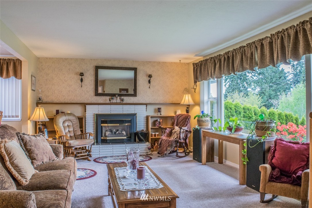 5204 West Highland Road Everett, WA 98203 - Photo 2 of 17