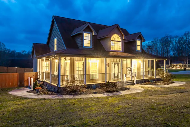 $575,000 | 2322 Mowbray Pike, Soddy Daisy, TN 37379
