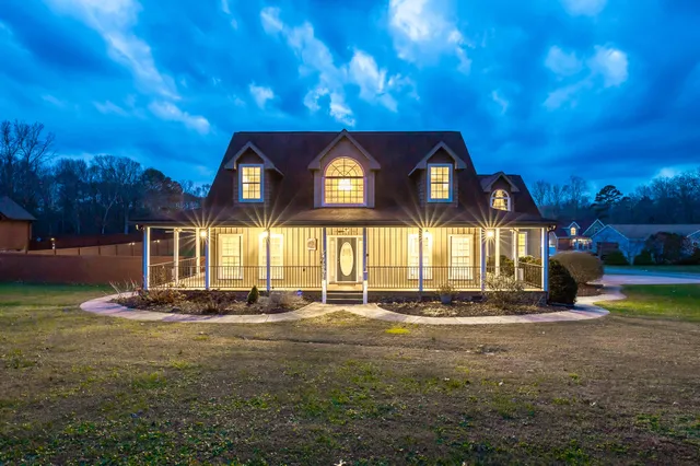 $575,000 | 2322 Mowbray Pike, Soddy Daisy, TN 37379