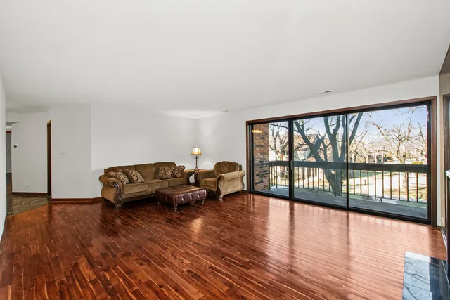 $349,888 | 77 Lake Hinsdale Drive, Unit 207, Willowbrook, IL 60527