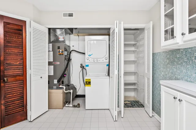 $349,888 | 77 Lake Hinsdale Drive, Unit 207, Willowbrook, IL 60527