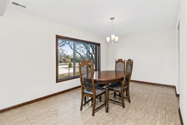 $349,888 | 77 Lake Hinsdale Drive, Unit 207, Willowbrook, IL 60527