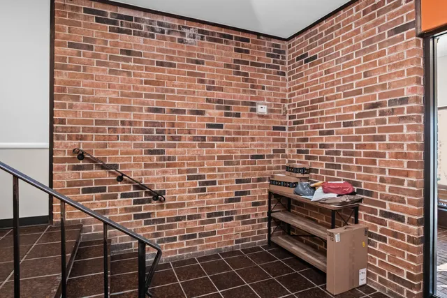 $349,888 | 77 Lake Hinsdale Drive, Unit 207, Willowbrook, IL 60527