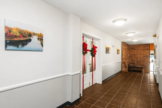 $349,888 | 77 Lake Hinsdale Drive, Unit 207, Willowbrook, IL 60527