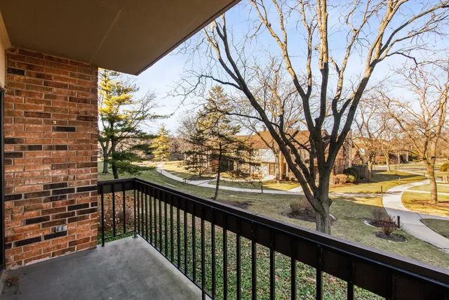 $349,888 | 77 Lake Hinsdale Drive, Unit 207, Willowbrook, IL 60527