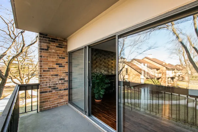 $349,888 | 77 Lake Hinsdale Drive, Unit 207, Willowbrook, IL 60527