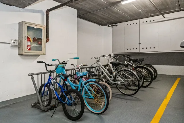 $349,888 | 77 Lake Hinsdale Drive, Unit 207, Willowbrook, IL 60527