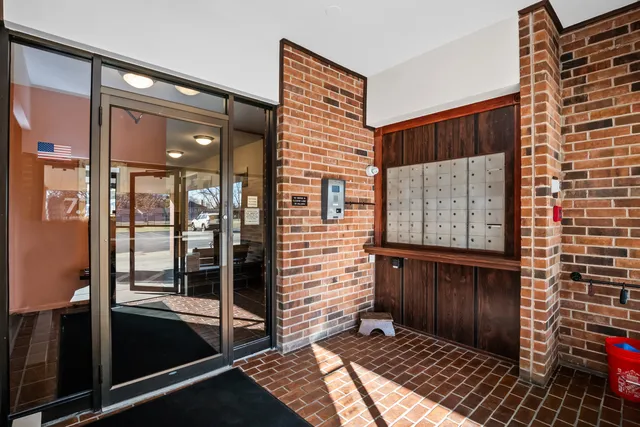 $349,888 | 77 Lake Hinsdale Drive, Unit 207, Willowbrook, IL 60527