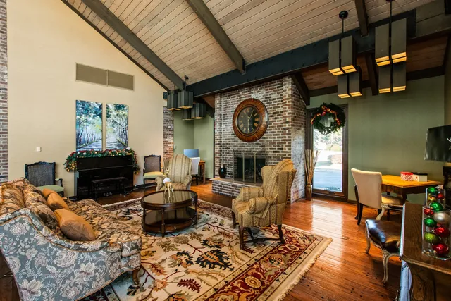 $349,888 | 77 Lake Hinsdale Drive, Unit 207, Willowbrook, IL 60527