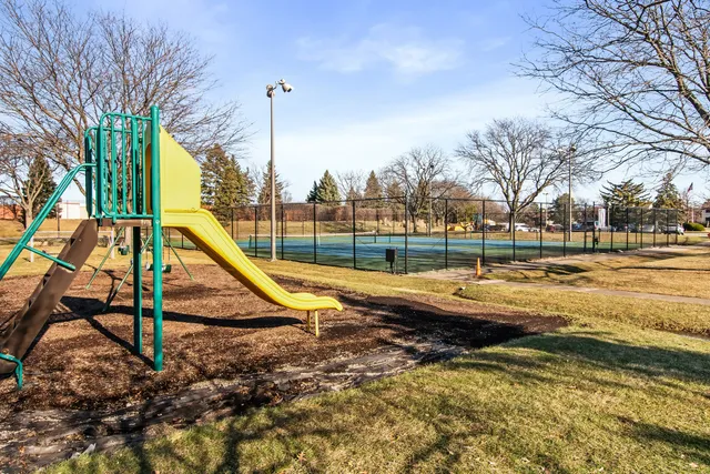 $349,888 | 77 Lake Hinsdale Drive, Unit 207, Willowbrook, IL 60527