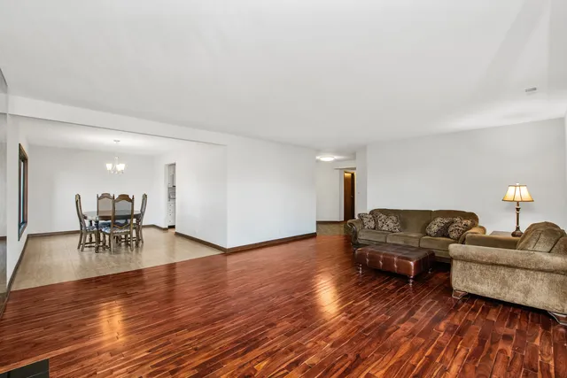 $349,888 | 77 Lake Hinsdale Drive, Unit 207, Willowbrook, IL 60527