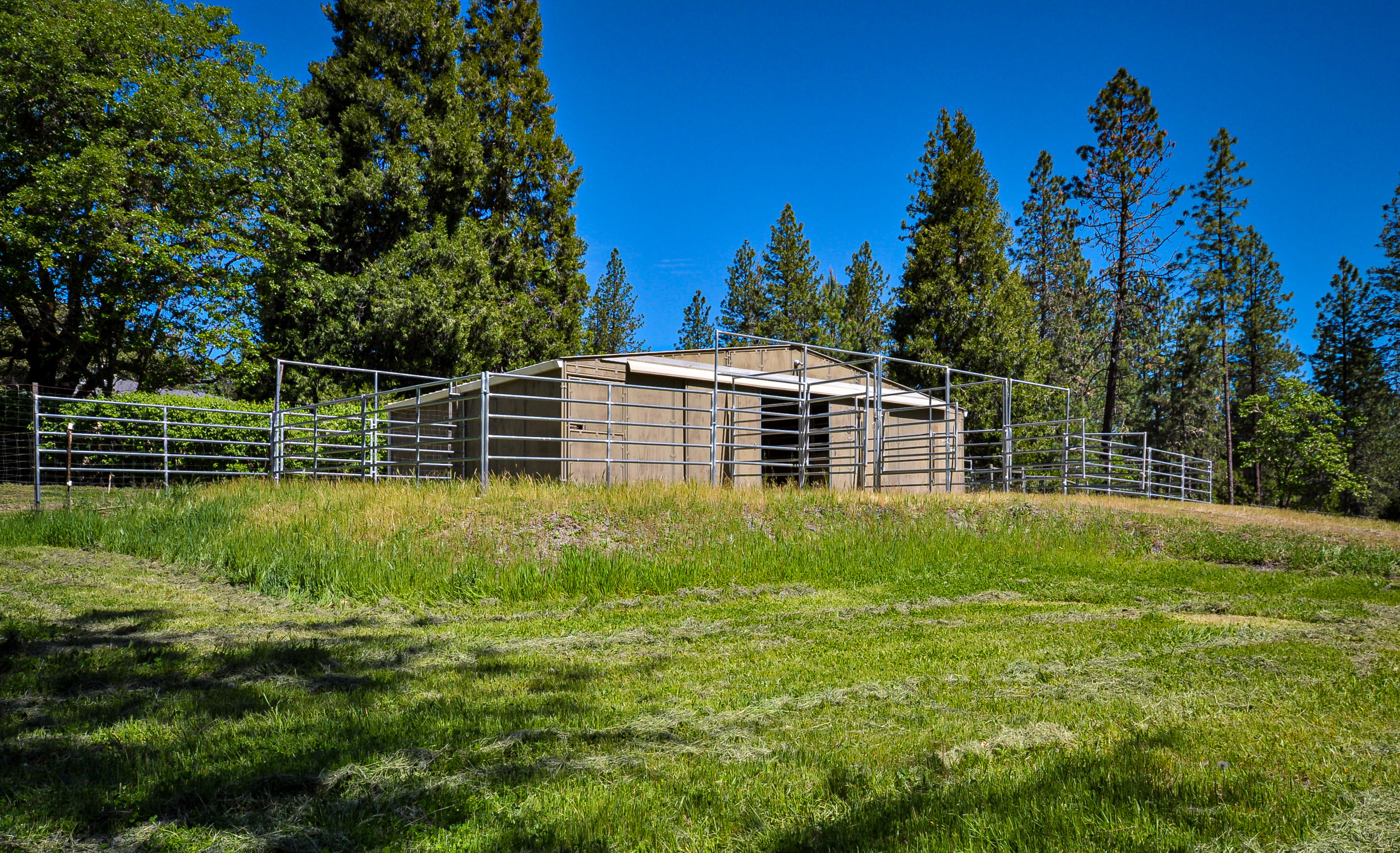 401 West Intervale Road Grants Pass, OR 97527 - Photo 45 of 51 Another large paddock on left side.