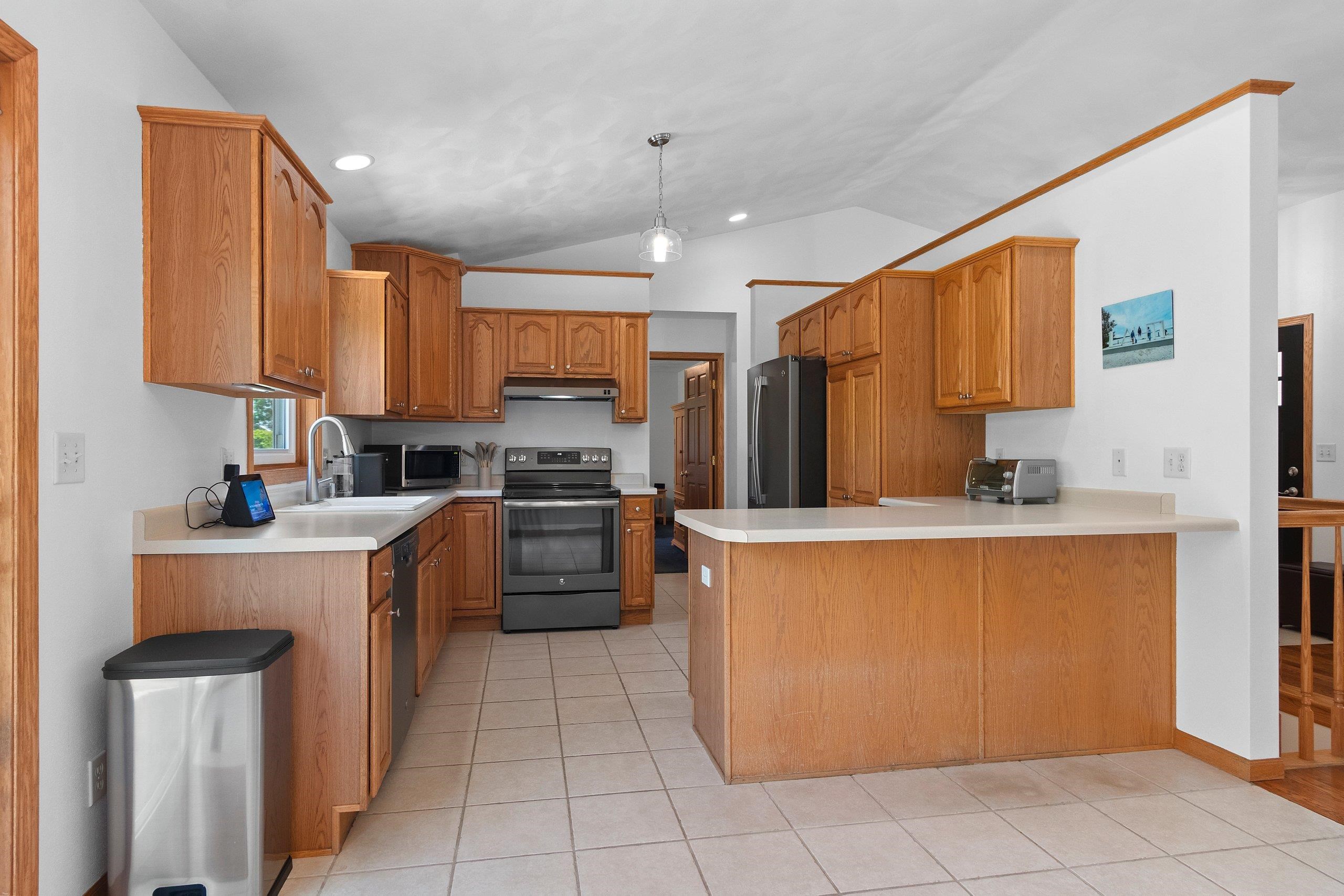 W6034 Paige Way Appleton, WI 54915 - Photo 7 of 48