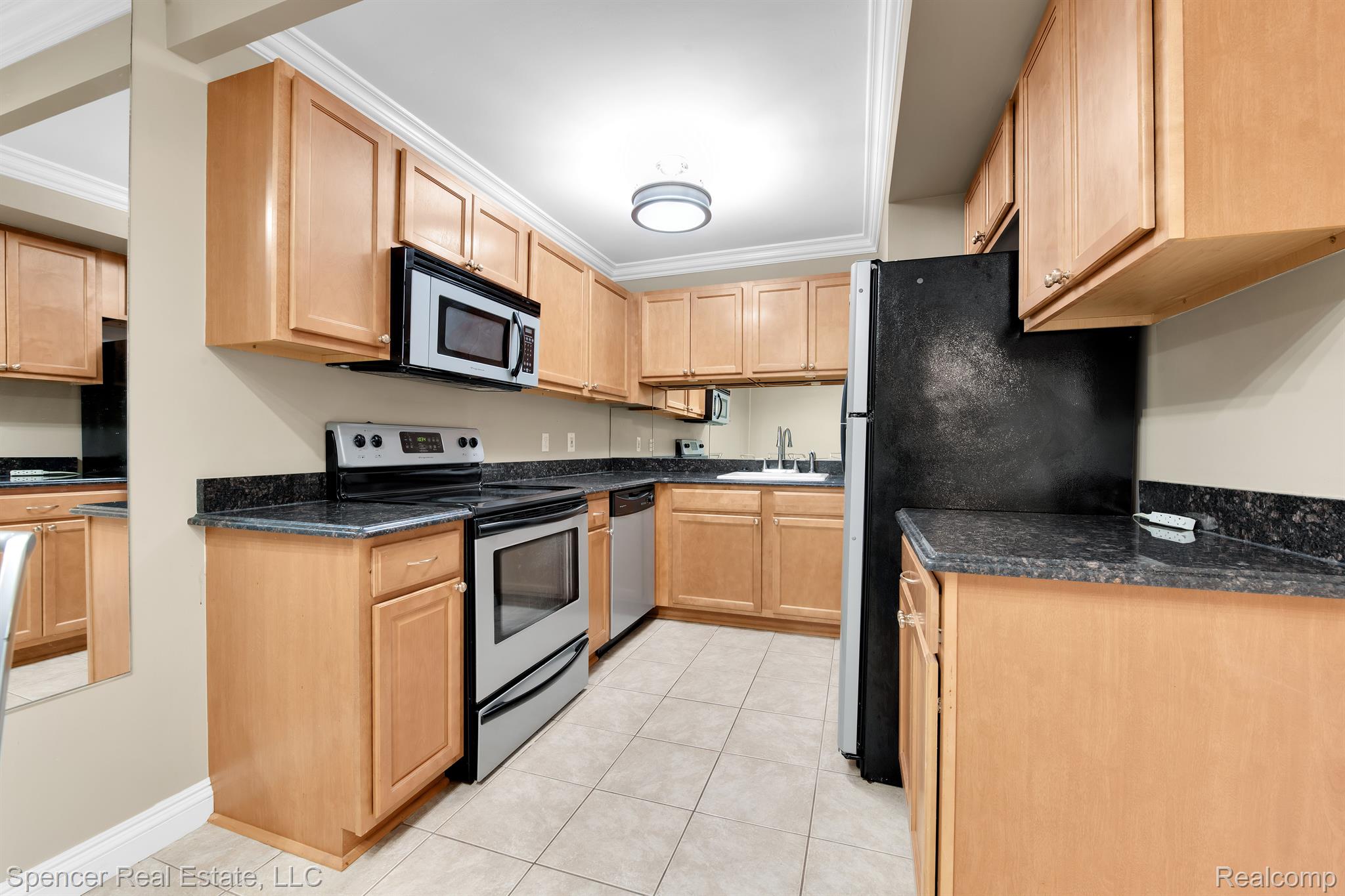 2311 Walton Blvd., Unit 29 Rochester, MI 48309 - Photo 6 of 21 Kitchen