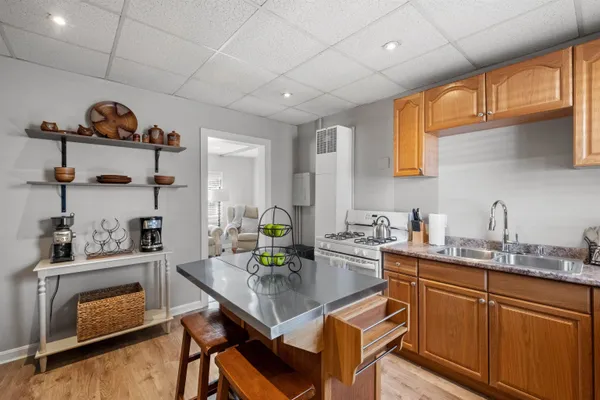 $2,350 | 792 Grove Street, Unit 3, Manchester, NH 03103