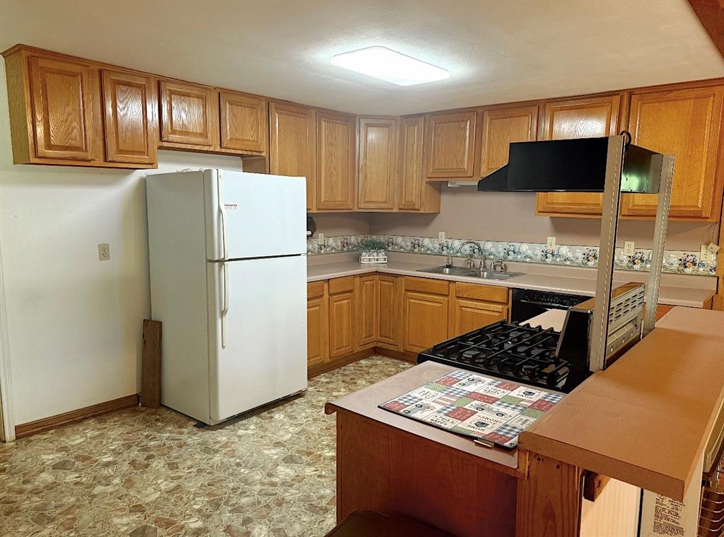 210 Whispering Pines Trail Minden, LA 71055 - Photo 4 of 16 Spacious with plenty of cabinetry