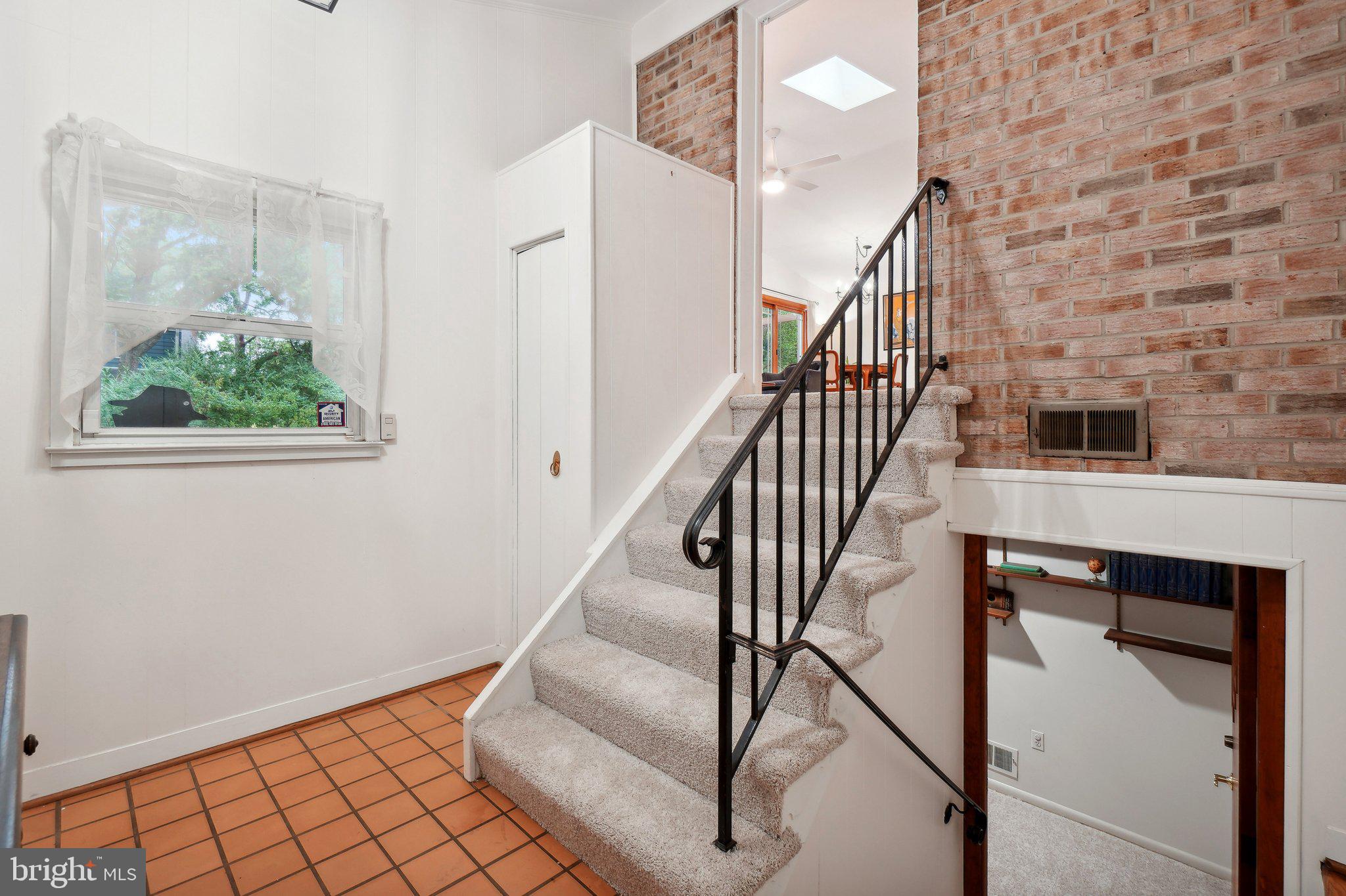 2508 Londonderry Road Alexandria, VA 22308 - Photo 3 of 38 Gallery Image 3