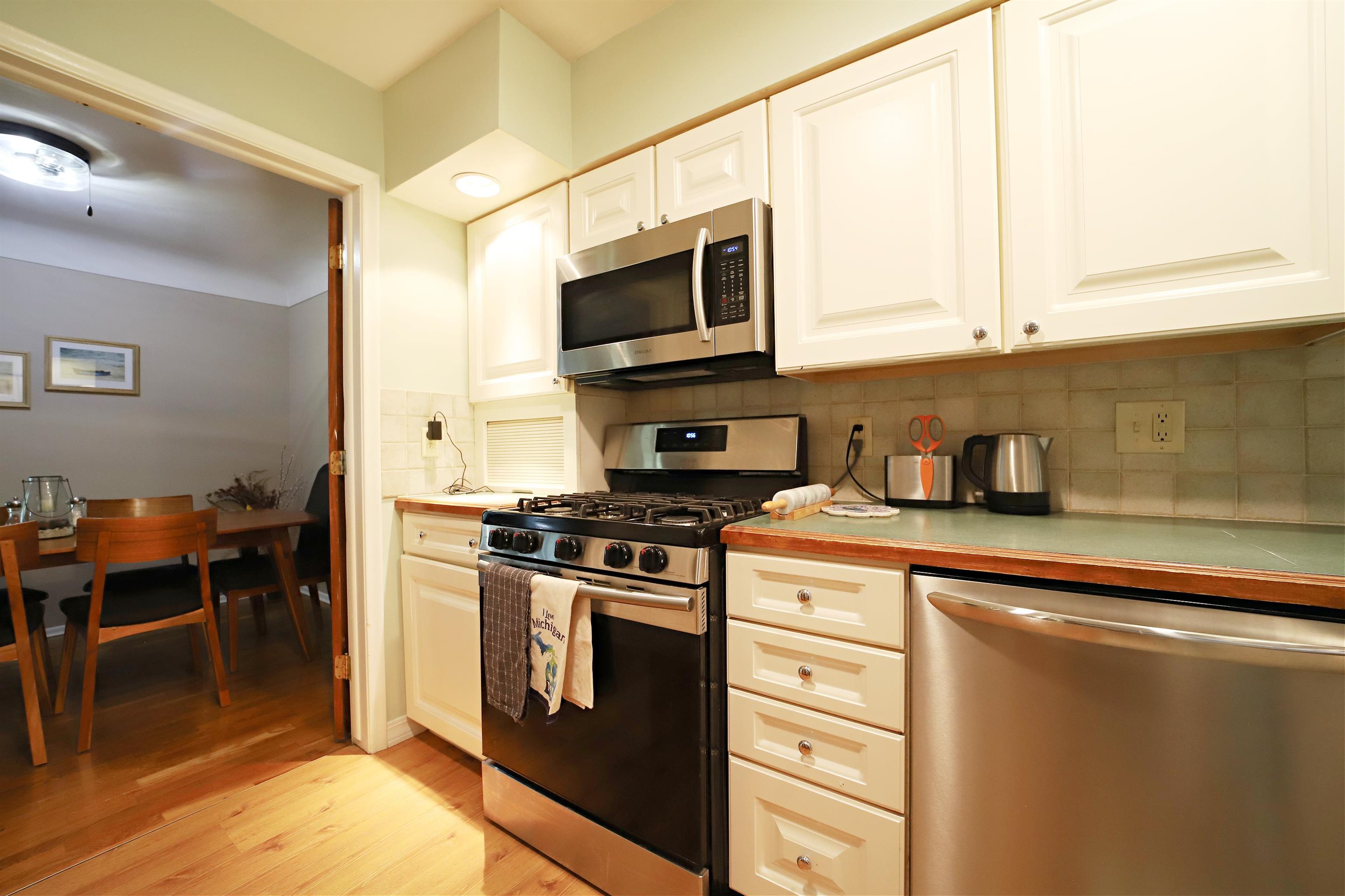 9272 Carpenter Road Flushing, MI 48433 - Photo 10 of 28 50115935-9.JPG