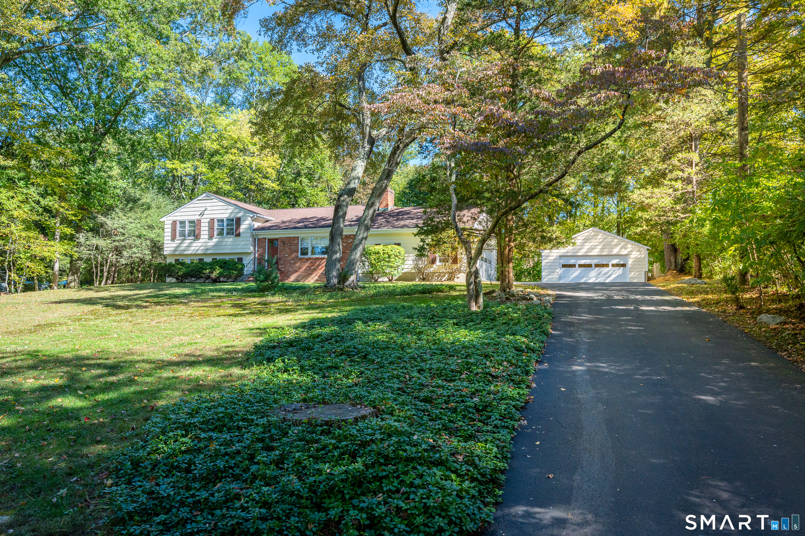 325 Den Road Stamford, CT 06903 - Photo 2 of 31 Gallery Image 2