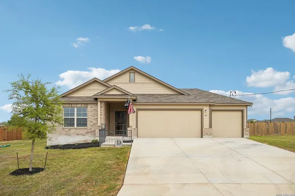$445,000 | 104 Pendleton Cove, Floresville, TX 78114