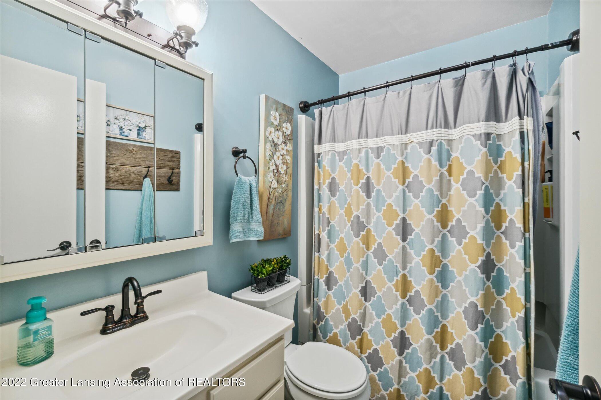 107 Meath Road Eaton Rapids, MI 48827 - Photo 15 of 31 Main Bath1