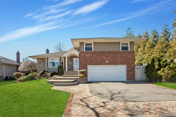 $1,150,000 | 37 Winthrop Road, Plainview, NY 11803