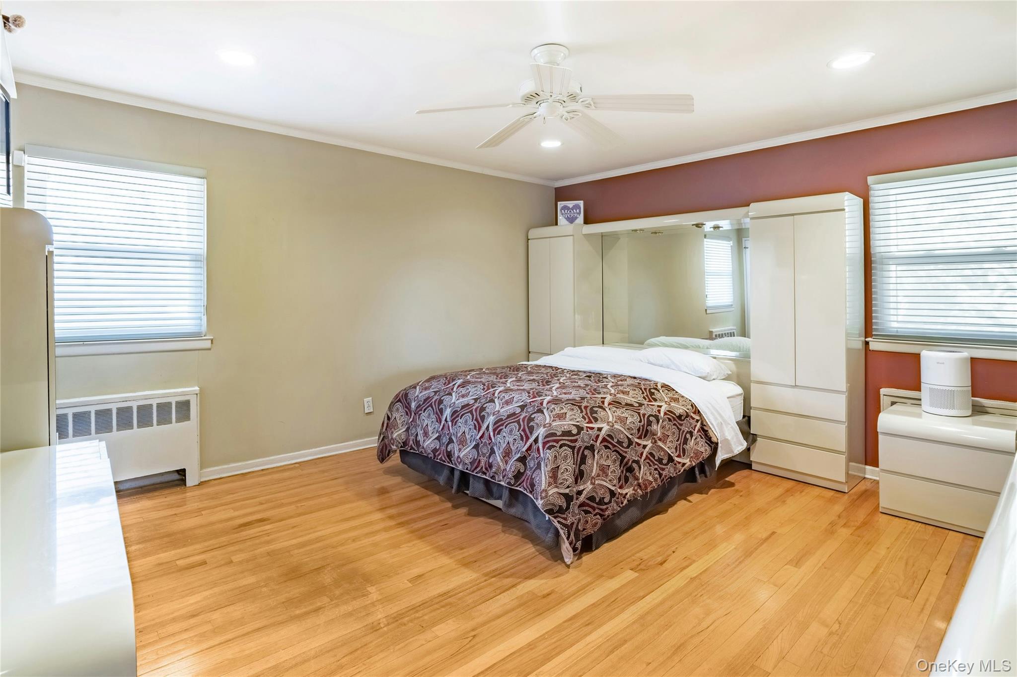 37 Winthrop Road Plainview, NY 11803 - Photo 12 of 29