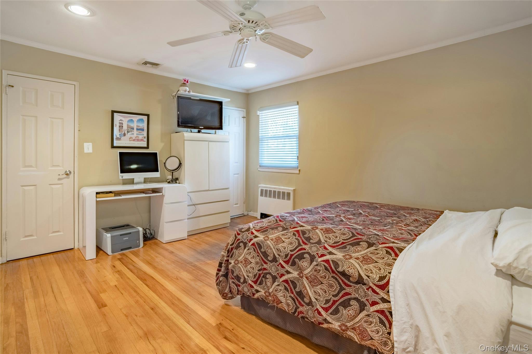 37 Winthrop Road Plainview, NY 11803 - Photo 13 of 29