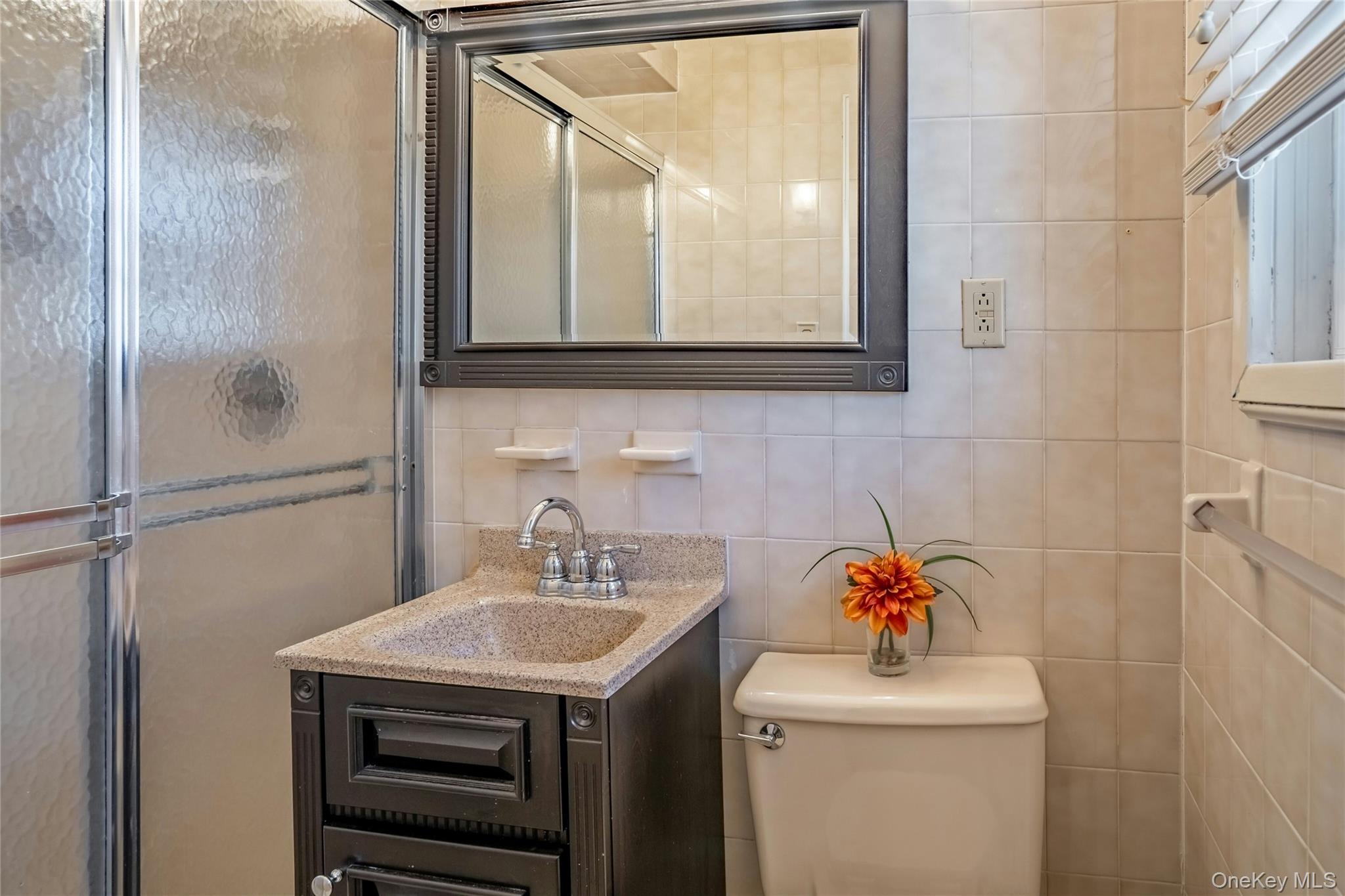 37 Winthrop Road Plainview, NY 11803 - Photo 14 of 29