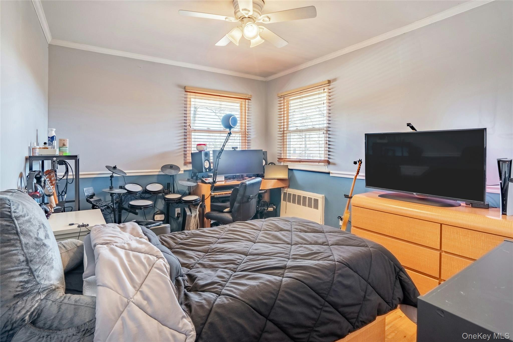 37 Winthrop Road Plainview, NY 11803 - Photo 15 of 29