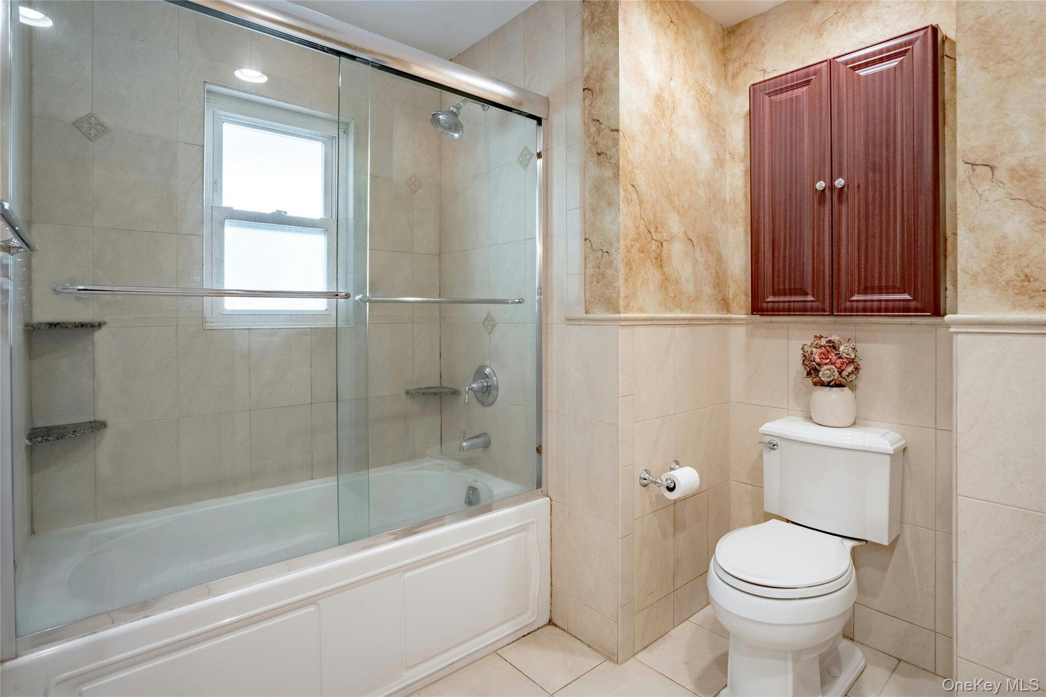 37 Winthrop Road Plainview, NY 11803 - Photo 18 of 29