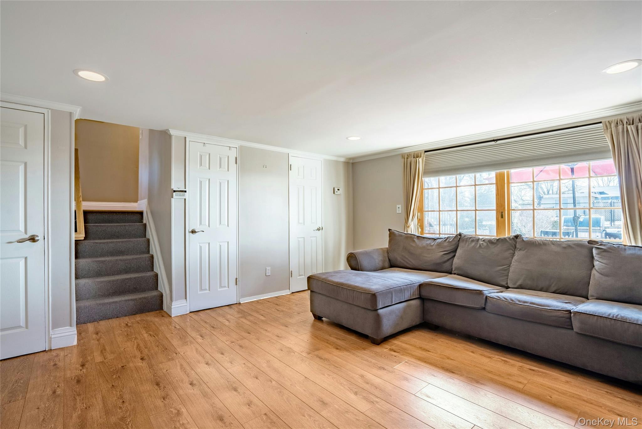 37 Winthrop Road Plainview, NY 11803 - Photo 20 of 29