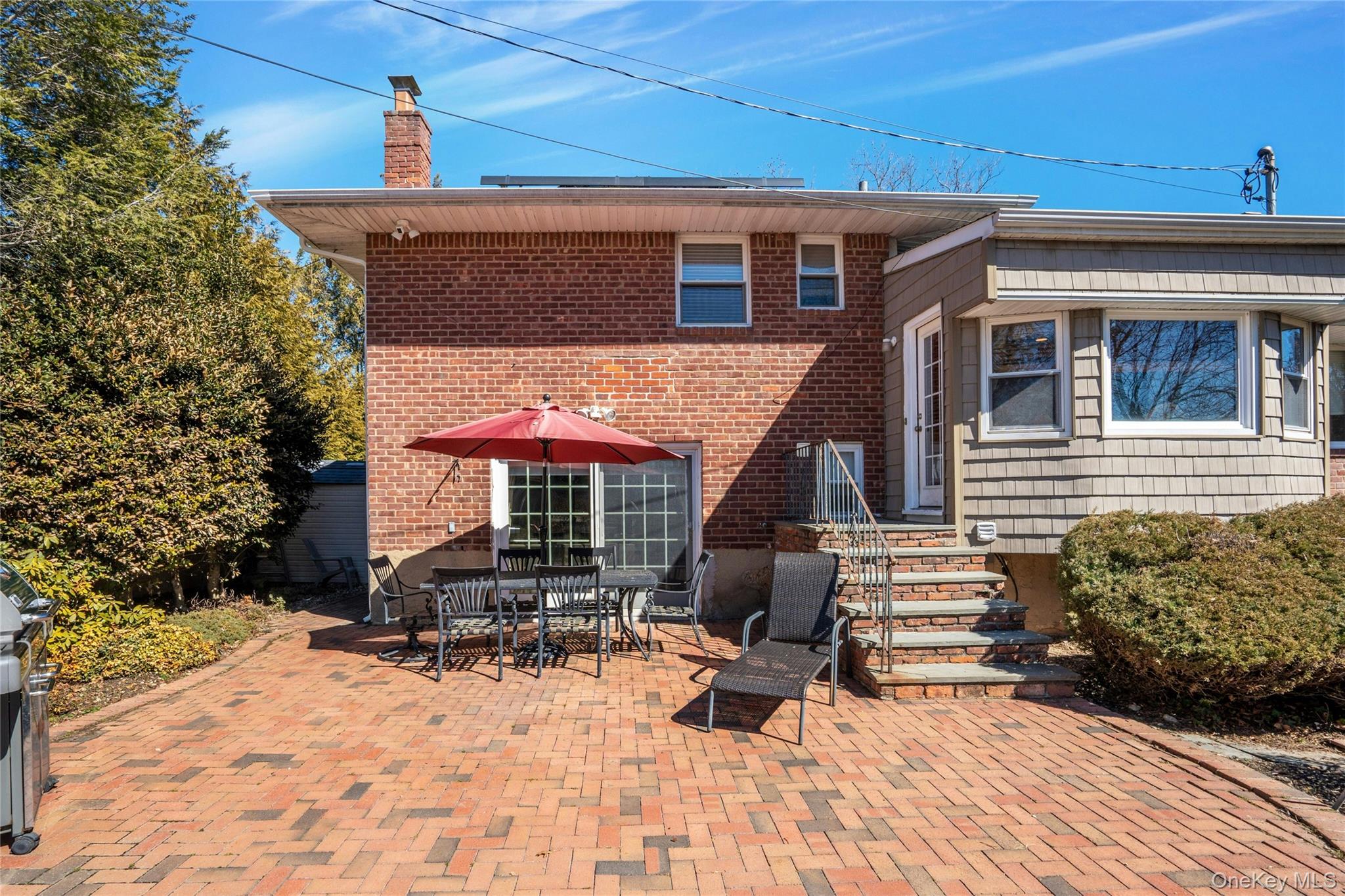 37 Winthrop Road Plainview, NY 11803 - Photo 24 of 29