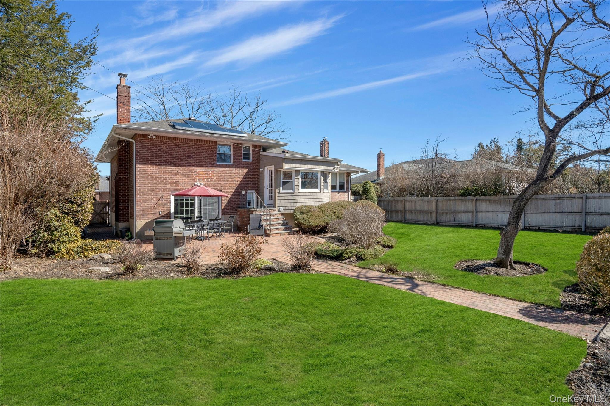 37 Winthrop Road Plainview, NY 11803 - Photo 25 of 29